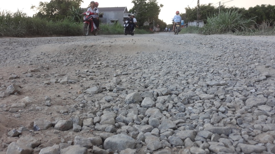 Thi công cao tốc băm nát đường, nhà thầu chây ì việc hoàn trả - 1 Thi công cao tốc băm nát đường, nhà thầu chây ì việc hoàn trả - 1