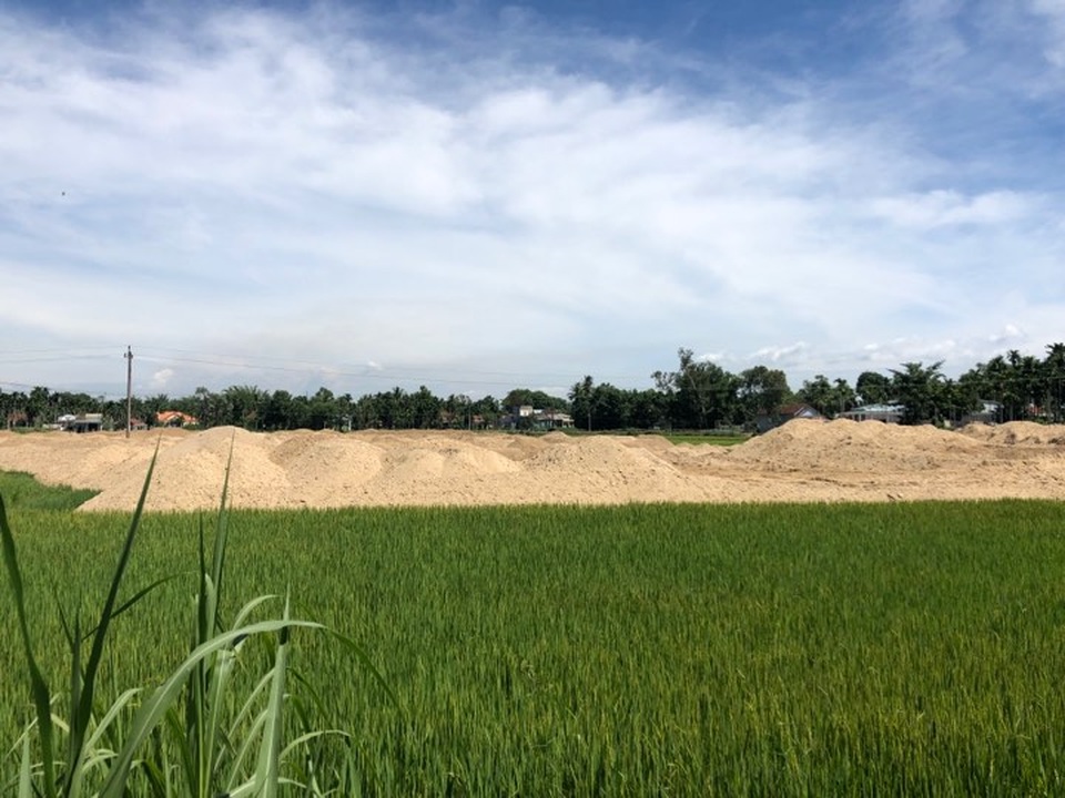 Vụ khu dân cư vây ruộng tại Quảng Ngãi: Chủ đầu tư có nhiều sai phạm! - 1 Vụ khu dân cư vây ruộng tại Quảng Ngãi: Chủ đầu tư có nhiều sai phạm! - 1