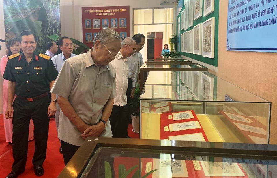 Cần Thơ: Triển lãm ảnh “50 năm thực hiện Di chúc của Chủ tịch Hồ Chí Minh” - 2 Cần Thơ: Triển lãm ảnh “50 năm thực hiện Di chúc của Chủ tịch Hồ Chí Minh” - 2