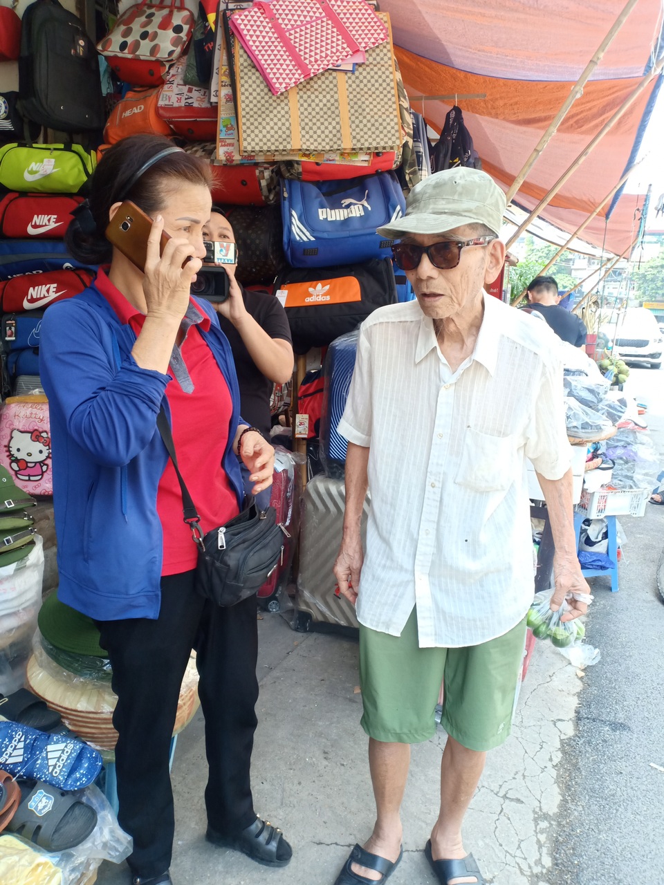 NSND Trần Hạnh: “Mắt tôi không còn nhìn thấy gì, tay cũng không cầm nắm được nữa” - 2 NSND Trần Hạnh: “Mắt tôi không còn nhìn thấy gì, tay cũng không cầm nắm được nữa” - 2