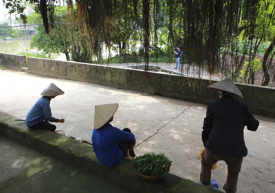 Kỳ lạ giếng cổ hình bàn chân khổng lồ tại ngoại thành Hà Nội - 5 Kỳ lạ giếng cổ hình bàn chân khổng lồ tại ngoại thành Hà Nội - 5