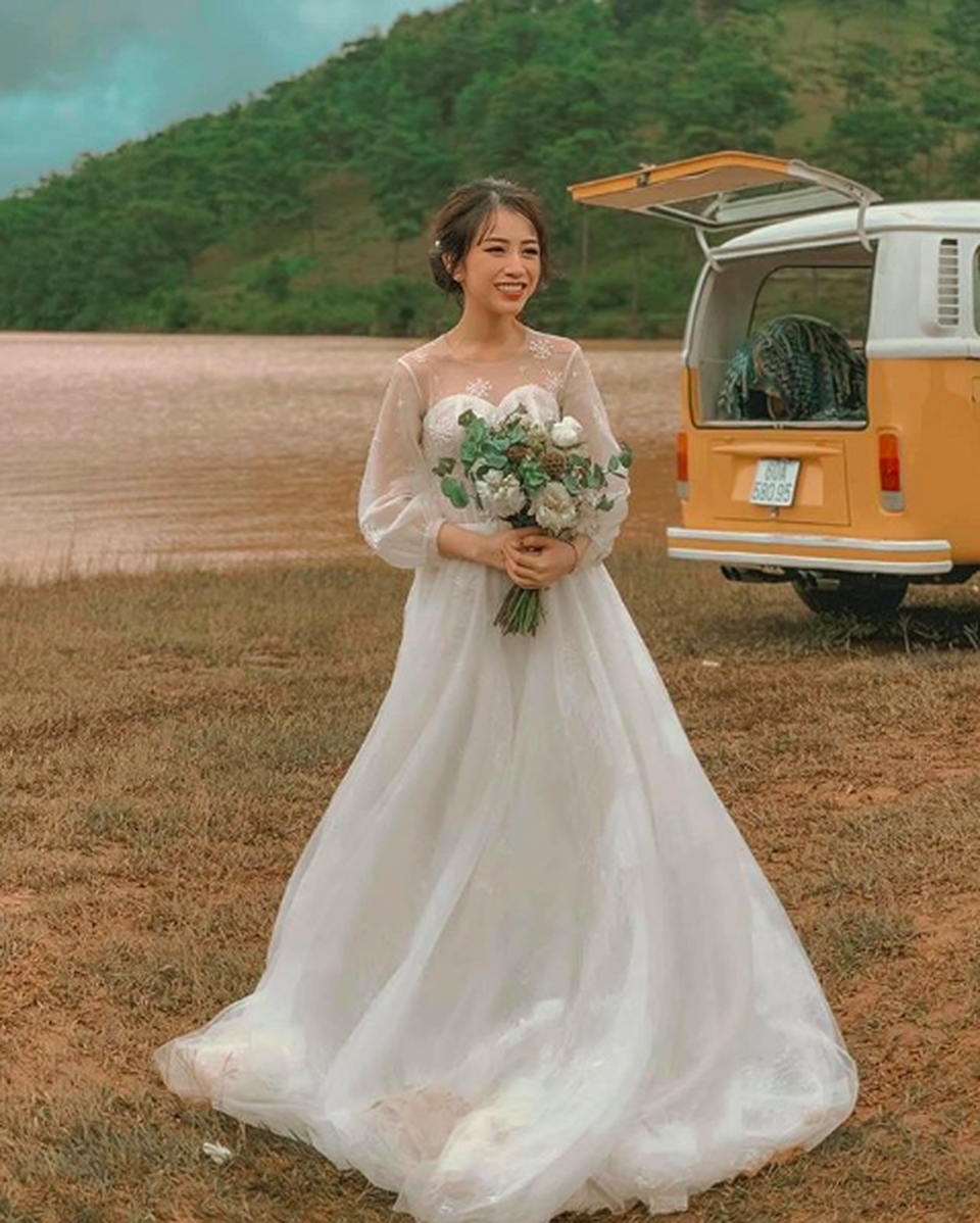 Joyce Phạm - ái nữ của đại gia ngành nhựa khoe nhẫn kim cương và váy cưới - 3 Joyce Phạm - ái nữ của đại gia ngành nhựa khoe nhẫn kim cương và váy cưới - 3