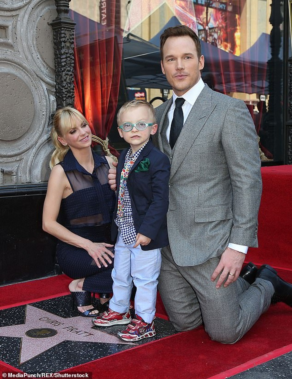 Katherine Schwarzenegger đưa con chồng ra phố - 8