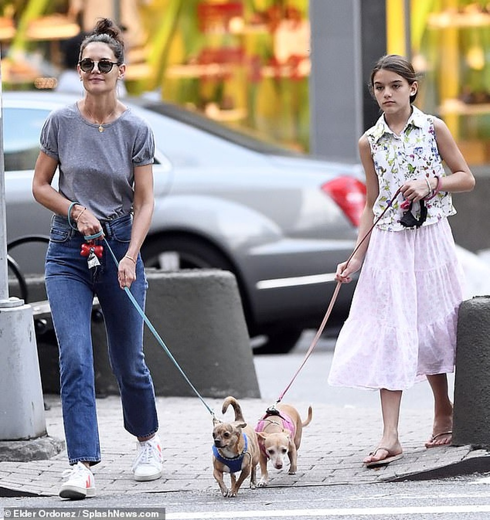 Katie Holmes vui vẻ ra phố sau khi chia tay bạn trai - 3 Katie Holmes vui vẻ ra phố sau khi chia tay bạn trai - 3
