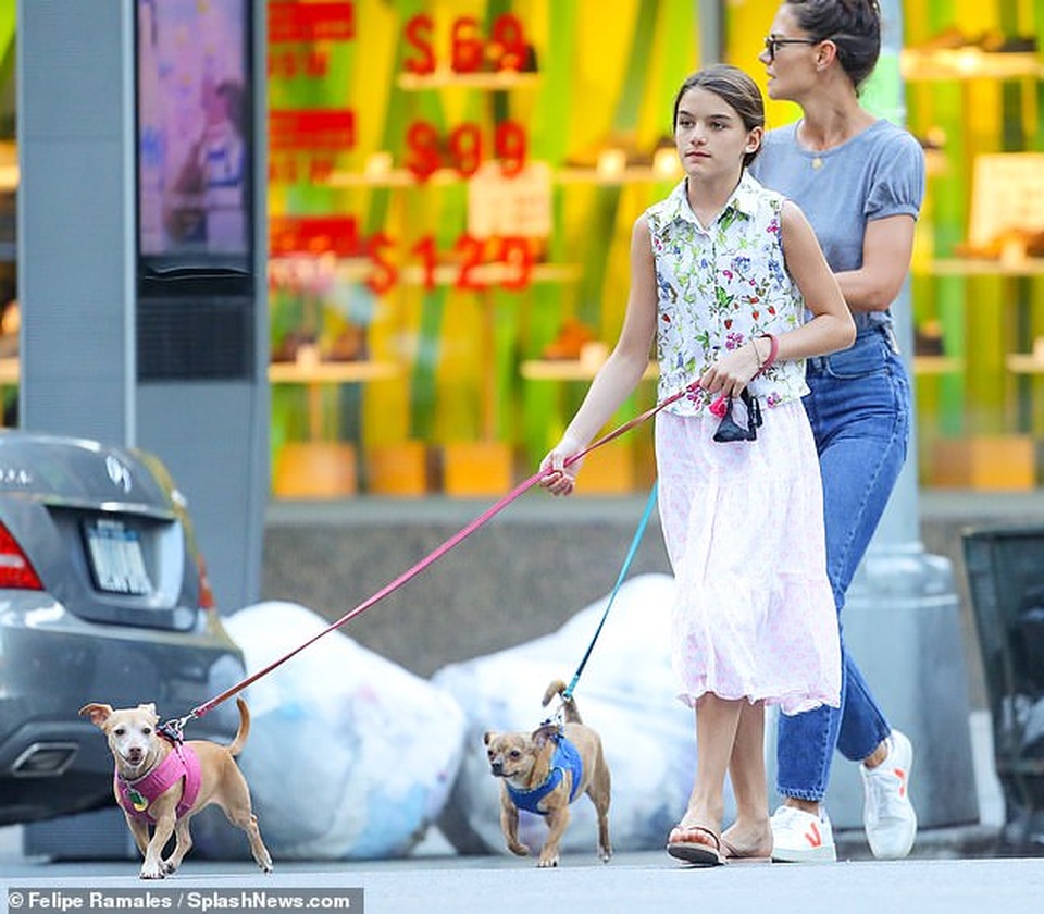 Katie Holmes vui vẻ ra phố sau khi chia tay bạn trai - 7 Katie Holmes vui vẻ ra phố sau khi chia tay bạn trai - 7