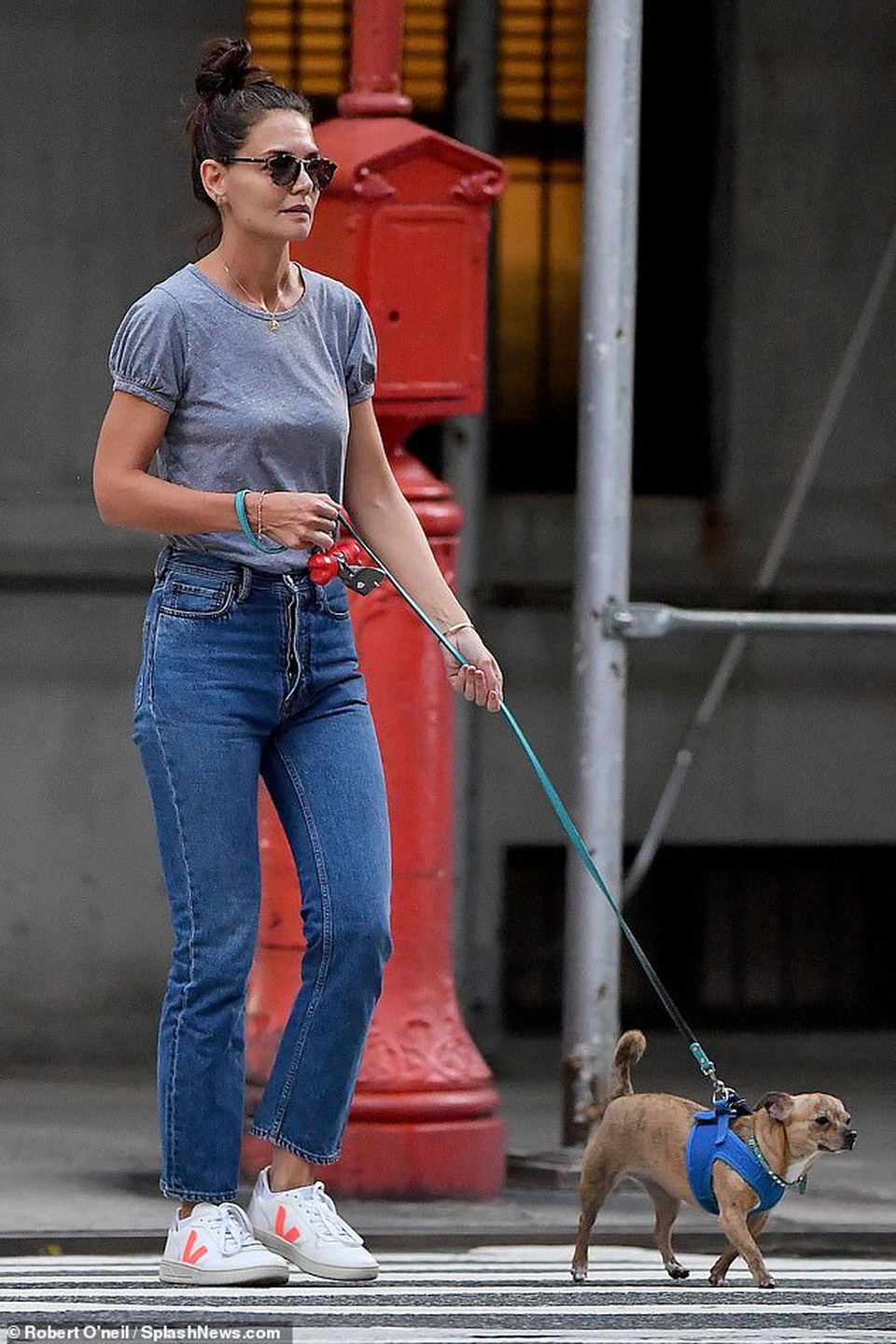 Katie Holmes vui vẻ ra phố sau khi chia tay bạn trai - 4 Katie Holmes vui vẻ ra phố sau khi chia tay bạn trai - 4