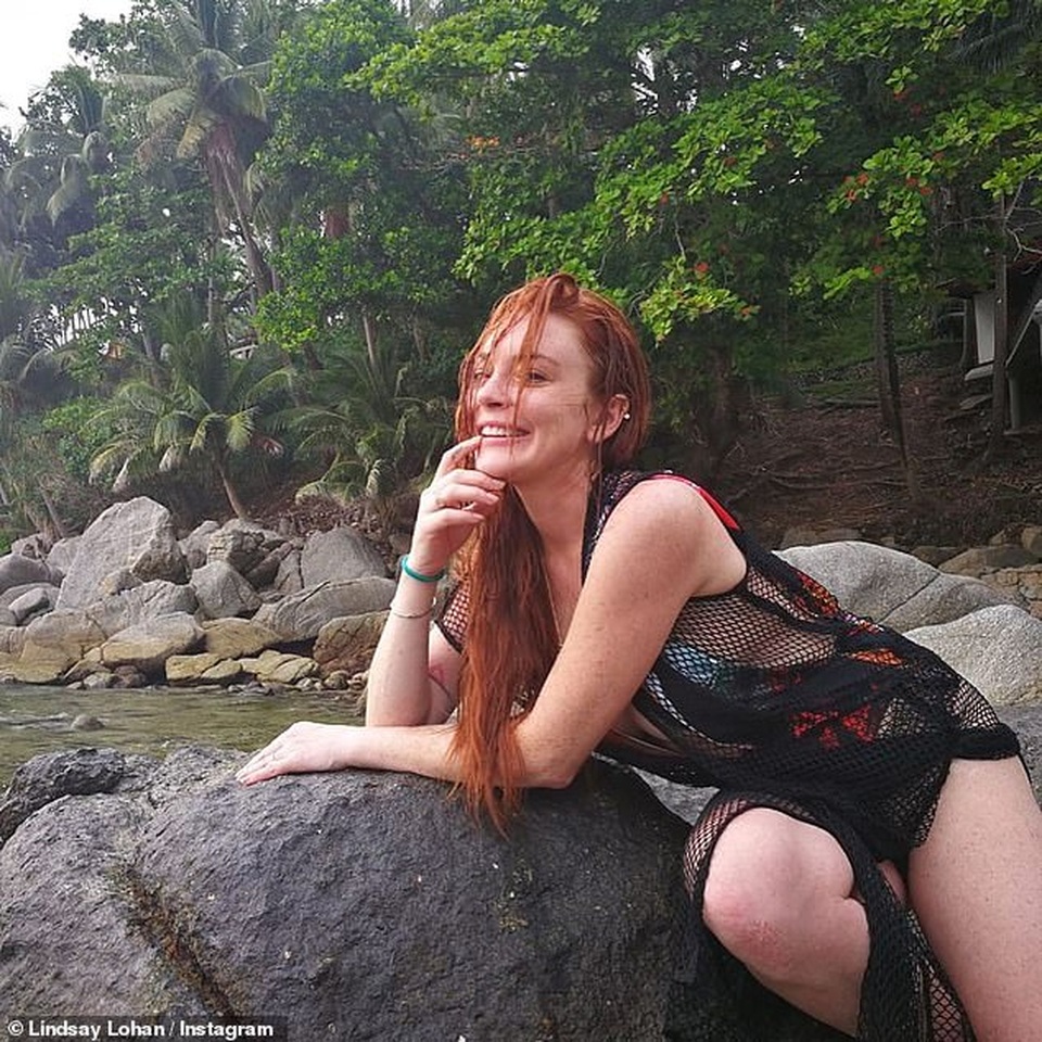 Lindsay Lohan tạo dáng như nàng tiên cá - 2 Lindsay Lohan tạo dáng như nàng tiên cá - 2