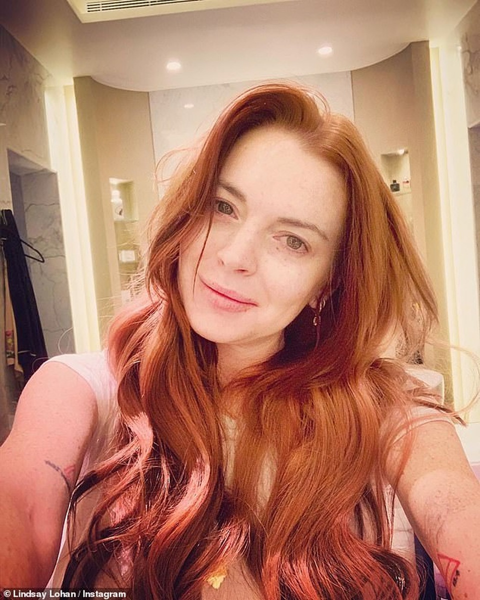 Lindsay Lohan tạo dáng như nàng tiên cá - 3 Lindsay Lohan tạo dáng như nàng tiên cá - 3