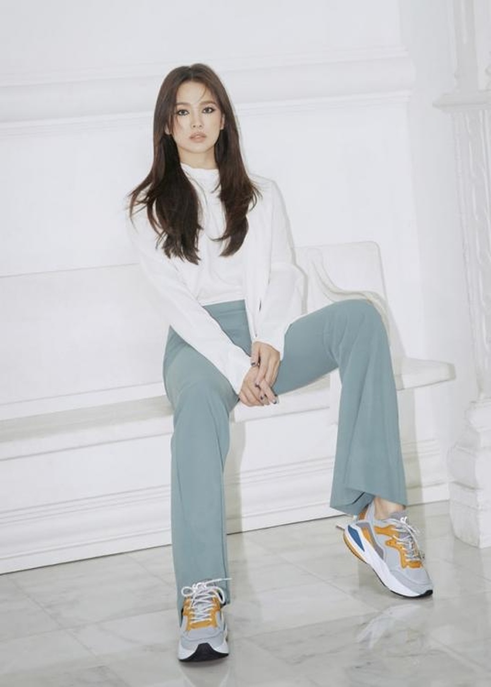 Song Hye Kyo quyến rũ khác lạ với trang điểm mắt mèo - 3 Song Hye Kyo quyến rũ khác lạ với trang điểm mắt mèo - 3