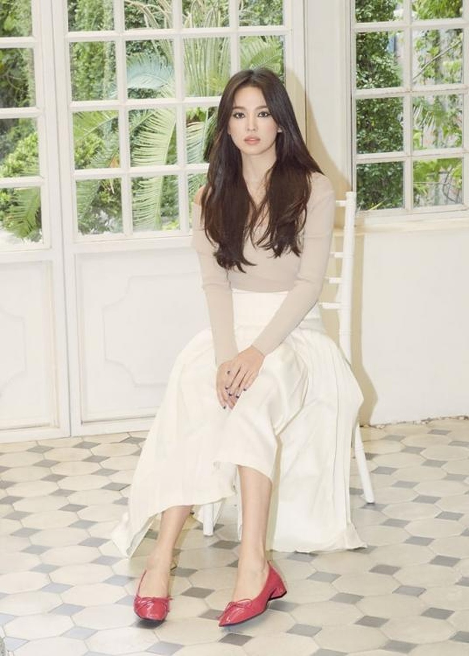 Song Hye Kyo quyến rũ khác lạ với trang điểm mắt mèo - 6 Song Hye Kyo quyến rũ khác lạ với trang điểm mắt mèo - 6