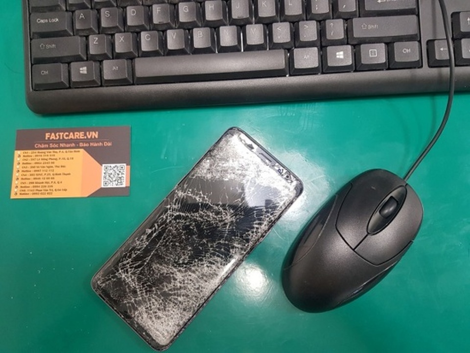Vỡ mặt kính điện thoại có cần thay màn hình, cùng Fastcare giải đáp - 3 Vỡ mặt kính điện thoại có cần thay màn hình, cùng Fastcare giải đáp - 3