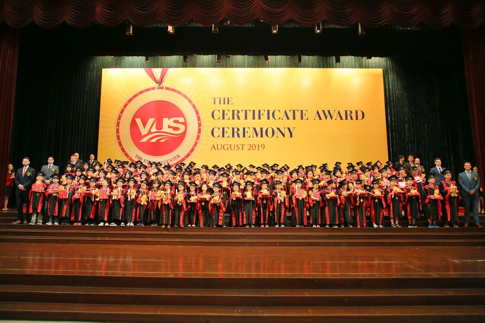 Thêm 2.096 học viên VUS nhận chứng chỉ Anh ngữ quốc tế - 1 Thêm 2.096 học viên VUS nhận chứng chỉ Anh ngữ quốc tế - 1