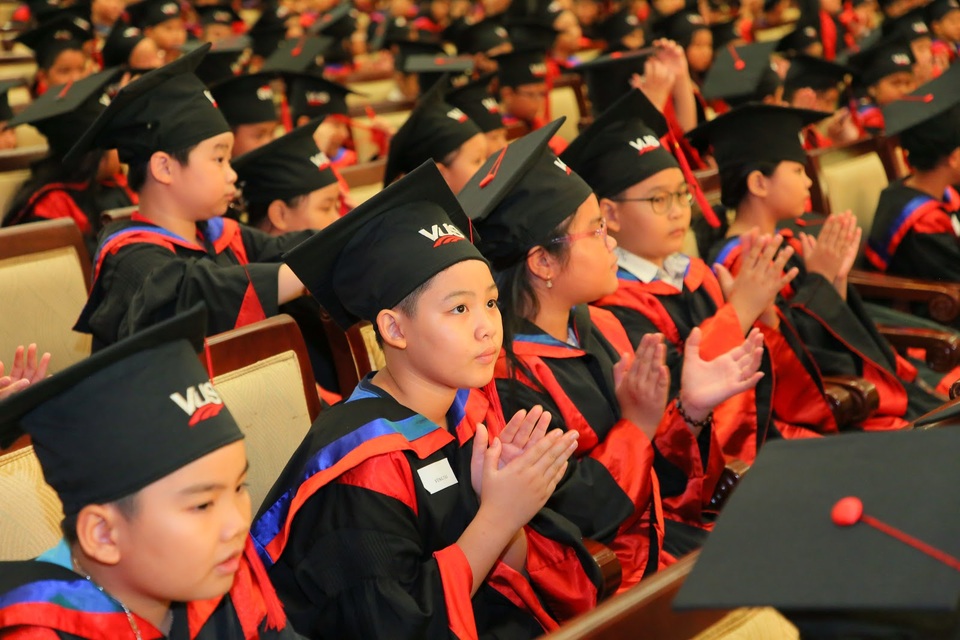 Thêm 2.096 học viên VUS nhận chứng chỉ Anh ngữ quốc tế - 2 Thêm 2.096 học viên VUS nhận chứng chỉ Anh ngữ quốc tế - 2