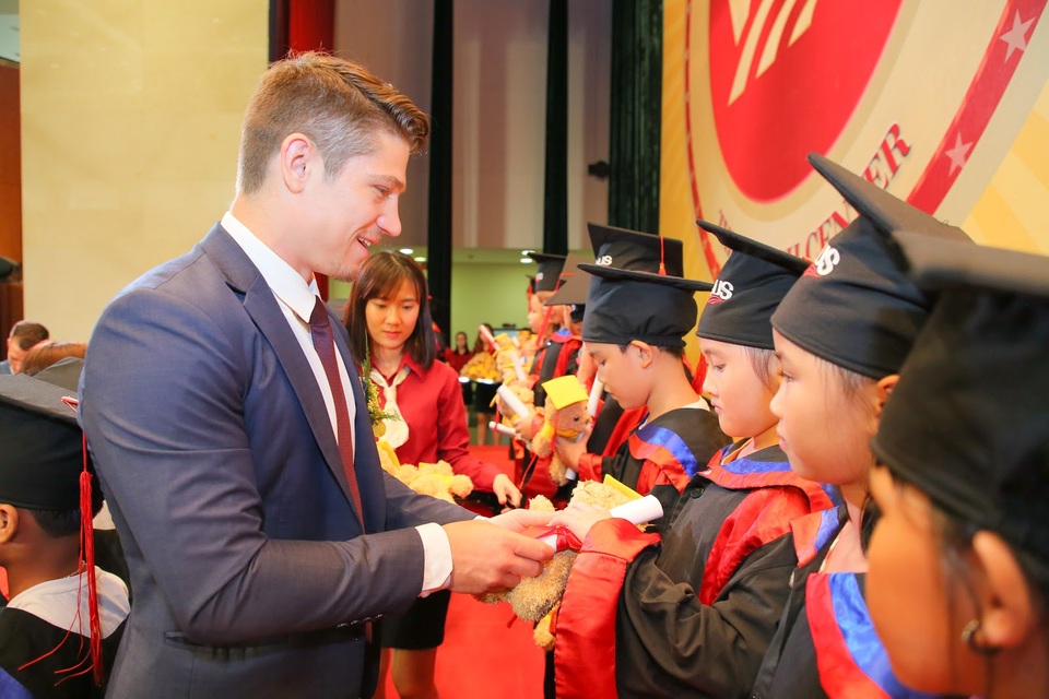 Thêm 2.096 học viên VUS nhận chứng chỉ Anh ngữ quốc tế - 3 Thêm 2.096 học viên VUS nhận chứng chỉ Anh ngữ quốc tế - 3