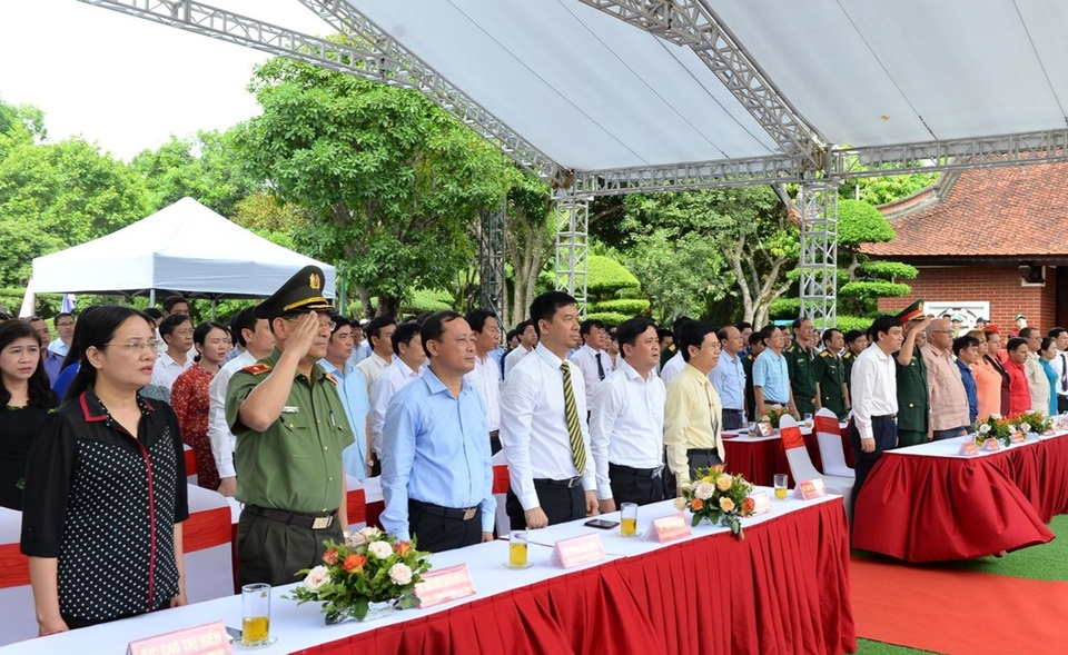 Trang trọng lễ tưởng niệm 50 năm ngày mất Chủ tịch Hồ Chí Minh - 1 Trang trọng lễ tưởng niệm 50 năm ngày mất Chủ tịch Hồ Chí Minh - 1