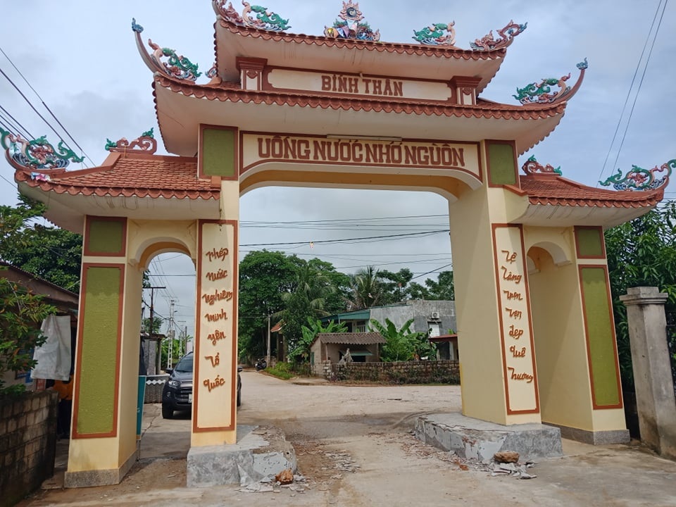 Hàng trăm dân hợp sức truy đuổi, vây bắt hơn 20 tên côn đồ đập phá cổng làng - 2 Hàng trăm dân hợp sức truy đuổi, vây bắt hơn 20 tên côn đồ đập phá cổng làng - 2