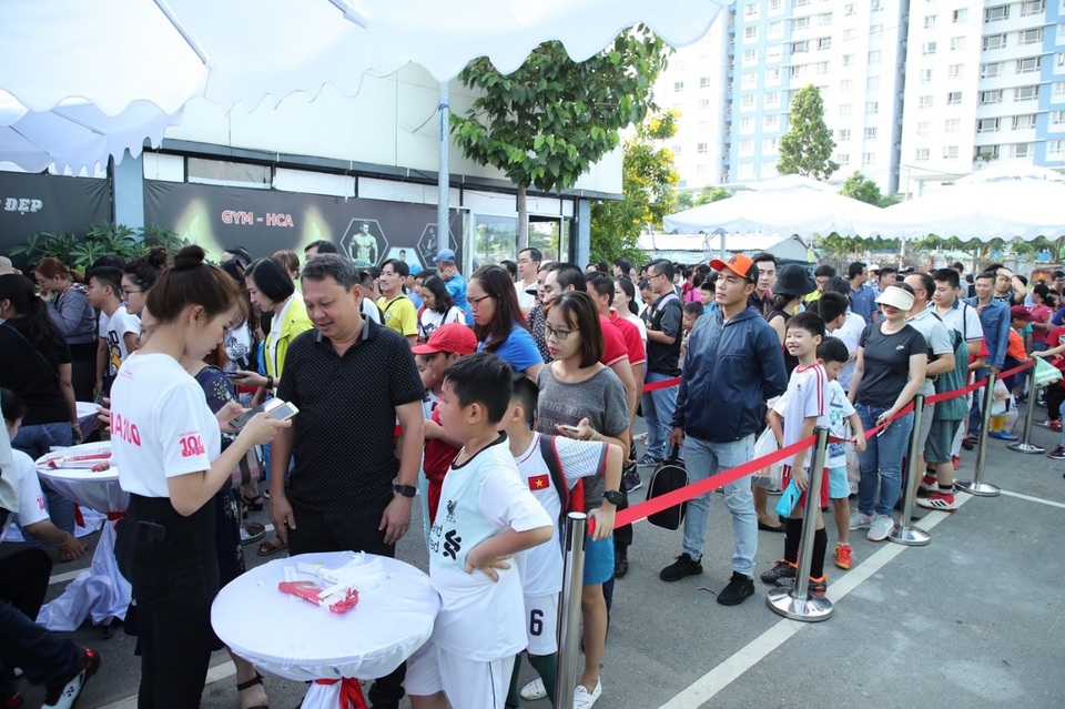 Sôi động Chân sút nhí Việt cùng các HLV đến từ Tottenham Hotspur - 1 Sôi động Chân sút nhí Việt cùng các HLV đến từ Tottenham Hotspur - 1