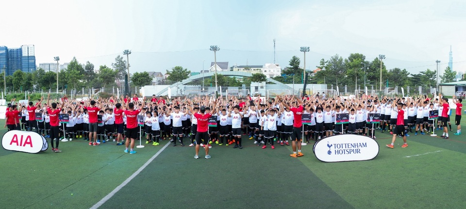 Sôi động Chân sút nhí Việt cùng các HLV đến từ Tottenham Hotspur - 3 Sôi động Chân sút nhí Việt cùng các HLV đến từ Tottenham Hotspur - 3