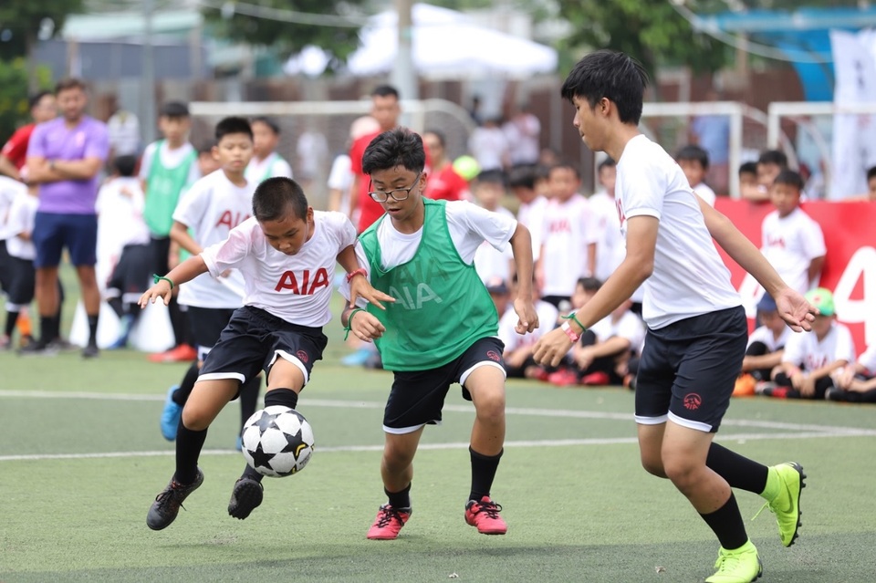 Sôi động Chân sút nhí Việt cùng các HLV đến từ Tottenham Hotspur - 4 Sôi động Chân sút nhí Việt cùng các HLV đến từ Tottenham Hotspur - 4