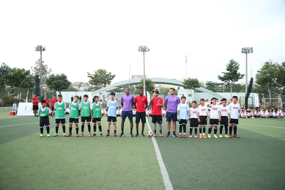 Sôi động Chân sút nhí Việt cùng các HLV đến từ Tottenham Hotspur - 6 Sôi động Chân sút nhí Việt cùng các HLV đến từ Tottenham Hotspur - 6