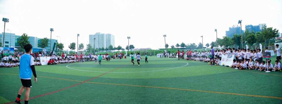 Sôi động Chân sút nhí Việt cùng các HLV đến từ Tottenham Hotspur - 7 Sôi động Chân sút nhí Việt cùng các HLV đến từ Tottenham Hotspur - 7