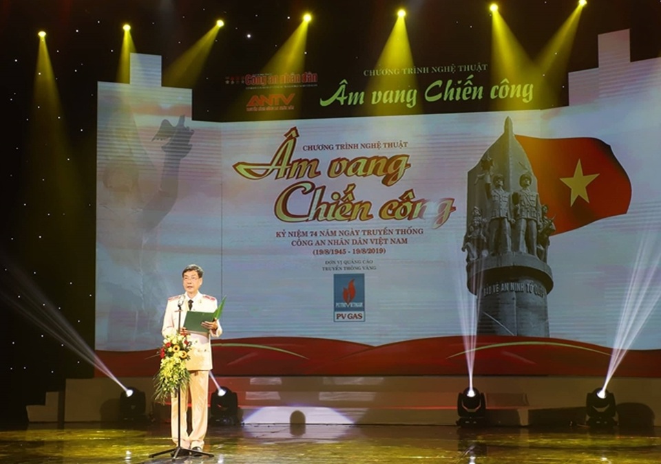 Tri ân các chiến sỹ công an nhân dân trong chương trình Âm vang chiến công - 2