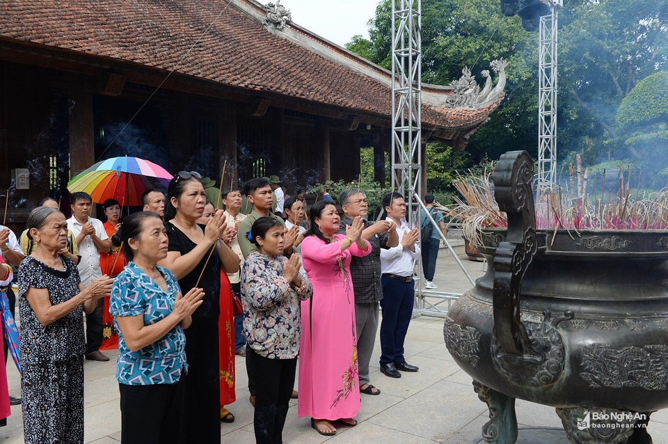 Trang trọng lễ tưởng niệm 50 năm ngày mất Chủ tịch Hồ Chí Minh - 4 Trang trọng lễ tưởng niệm 50 năm ngày mất Chủ tịch Hồ Chí Minh - 4