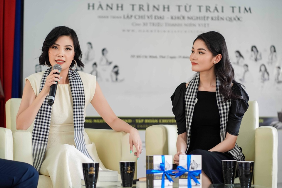 Hơn 13 tuổi, Vũ Cẩm Nhung trẻ đẹp không kém Á hậu Thùy Dung - 5 Hơn 13 tuổi, Vũ Cẩm Nhung trẻ đẹp không kém Á hậu Thùy Dung - 5