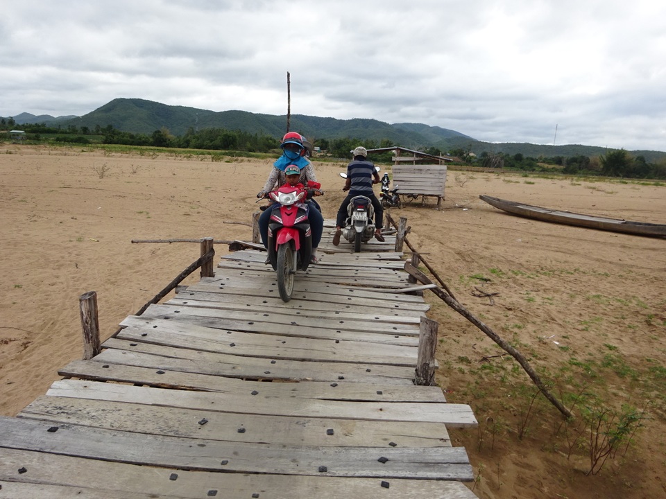 Người dân xã nghèo mong mỏi có cây cầu giữa đại ngàn Tây Nguyên! - 4 Người dân xã nghèo mong mỏi có cây cầu giữa đại ngàn Tây Nguyên! - 4