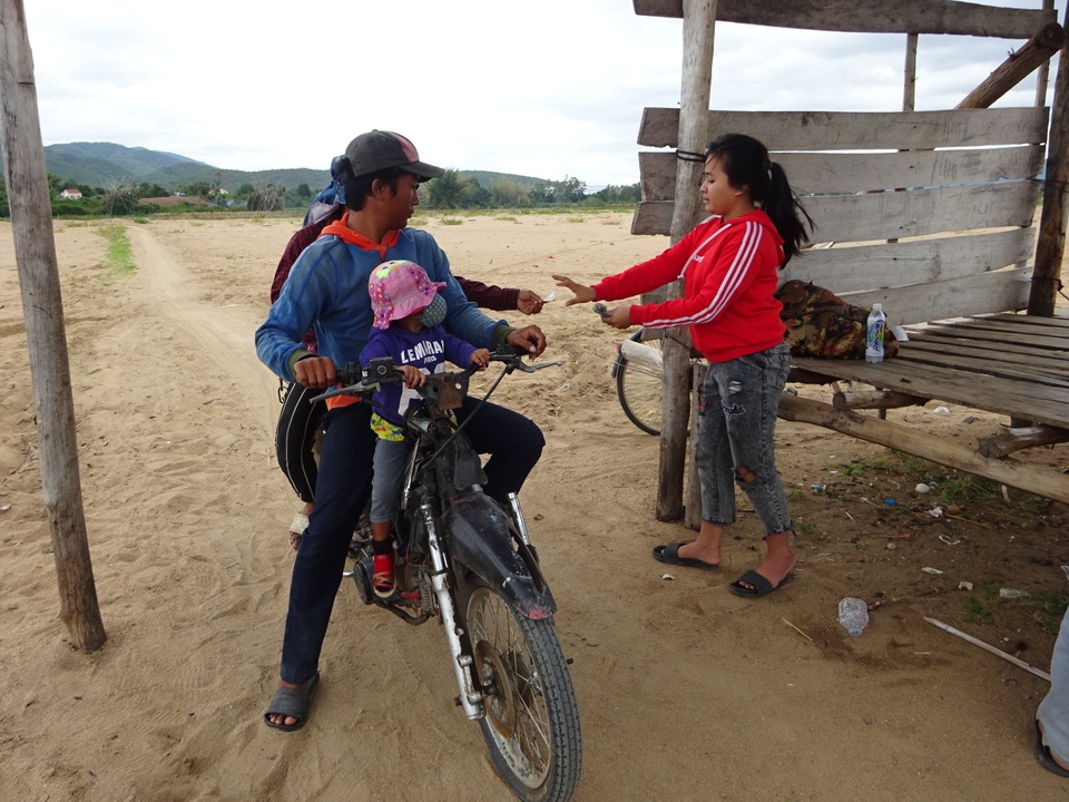 Người dân xã nghèo mong mỏi có cây cầu giữa đại ngàn Tây Nguyên! - 2 Người dân xã nghèo mong mỏi có cây cầu giữa đại ngàn Tây Nguyên! - 2