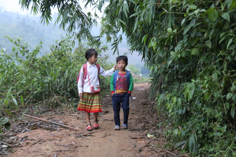 Dân bản góp tiền mua đất để xây điểm trường tại nơi “8 không” - 1 Dân bản góp tiền mua đất để xây điểm trường tại nơi “8 không” - 1
