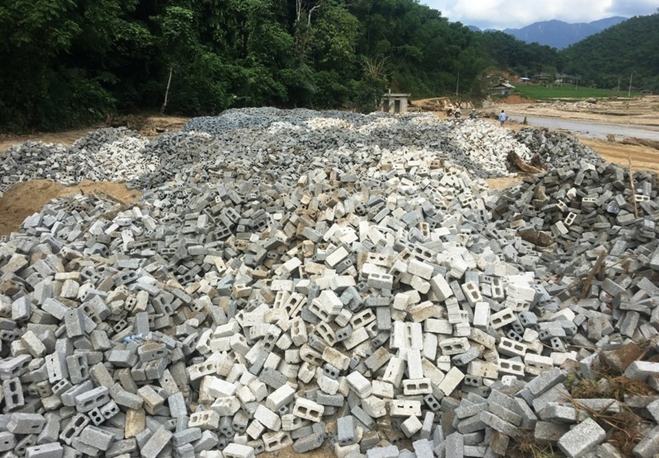 Hối hả san núi, bạt đồi làm nhà cho người dân vùng lũ Sa Ná - 9 Hối hả san núi, bạt đồi làm nhà cho người dân vùng lũ Sa Ná - 9
