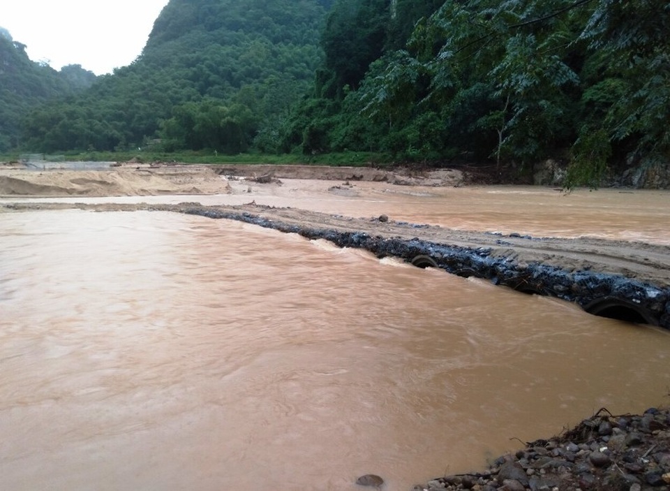 Hối hả san núi, bạt đồi làm nhà cho người dân vùng lũ Sa Ná - 2 Hối hả san núi, bạt đồi làm nhà cho người dân vùng lũ Sa Ná - 2