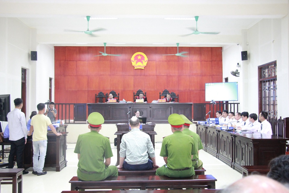 Phúc thẩm “kỳ án” cướp đò trên sông Ka Long và kỷ lục hầu toà của bị cáo - 2 Phúc thẩm “kỳ án” cướp đò trên sông Ka Long và kỷ lục hầu toà của bị cáo - 2