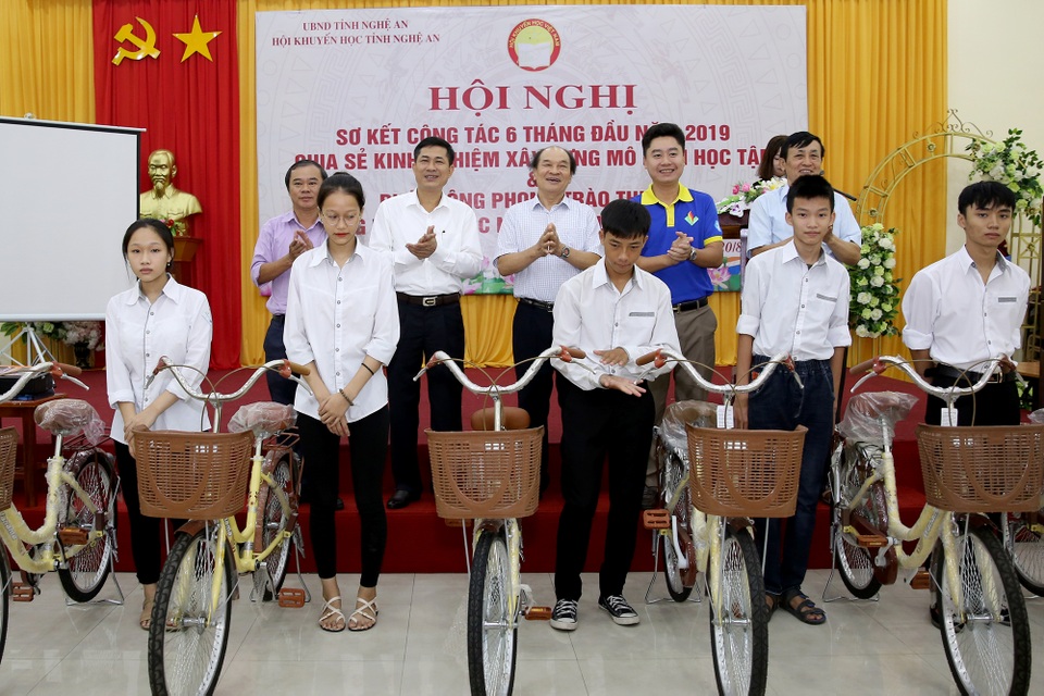 Phát triển “Lợn đất khuyến học” ở hộ gia đình - 1 Phát triển “Lợn đất khuyến học” ở hộ gia đình - 1