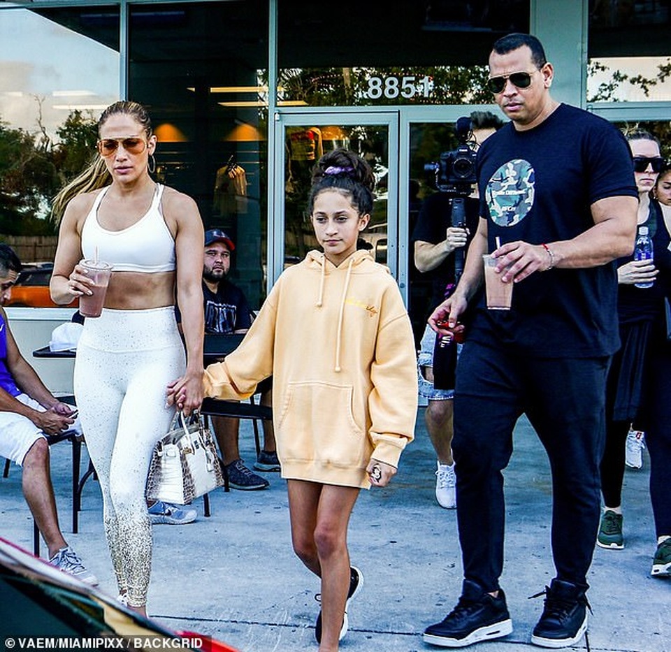 Ngưỡng mộ đường cong bốc lửa của Jennifer Lopez - 9 Ngưỡng mộ đường cong bốc lửa của Jennifer Lopez - 9