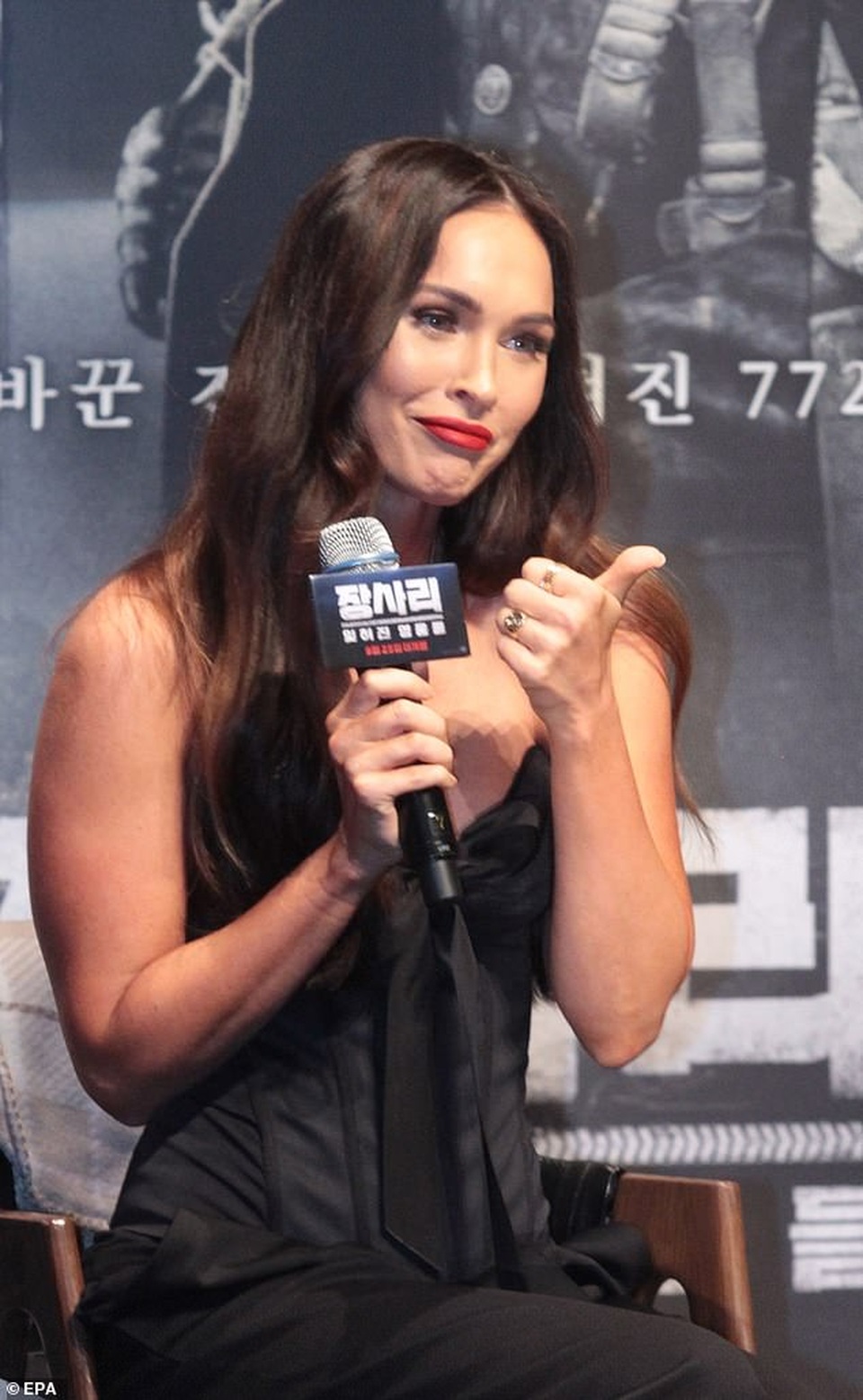 Megan Fox xinh đẹp tái xuất - 4 Megan Fox xinh đẹp tái xuất - 4