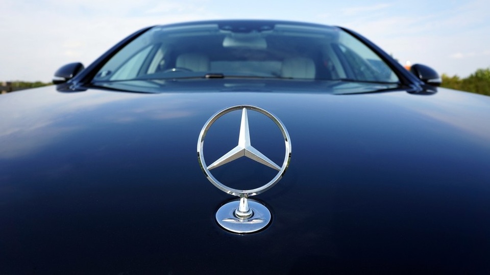 Chấn động thông tin Mercedes-Benz cài đặt thiết bị theo dõi vào xe bán ra thị trường - 1 Chấn động thông tin Mercedes-Benz cài đặt thiết bị theo dõi vào xe bán ra thị trường - 1