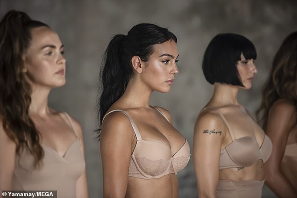 Bạn gái của Cristiano Ronaldo đẹp cuốn hút từng centimet - 9 Bạn gái của Cristiano Ronaldo đẹp cuốn hút từng centimet - 9
