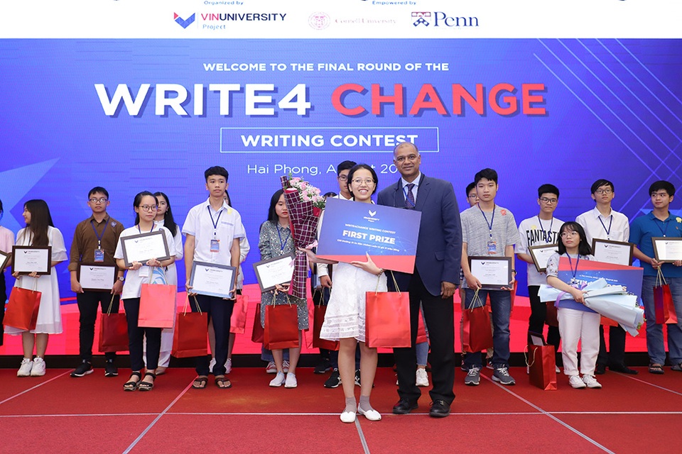 Nữ sinh Hà Nội giành giải Nhất cuộc thi viết luận bằng tiếng Anh Write4Change - 2 Nữ sinh Hà Nội giành giải Nhất cuộc thi viết luận bằng tiếng Anh Write4Change - 2