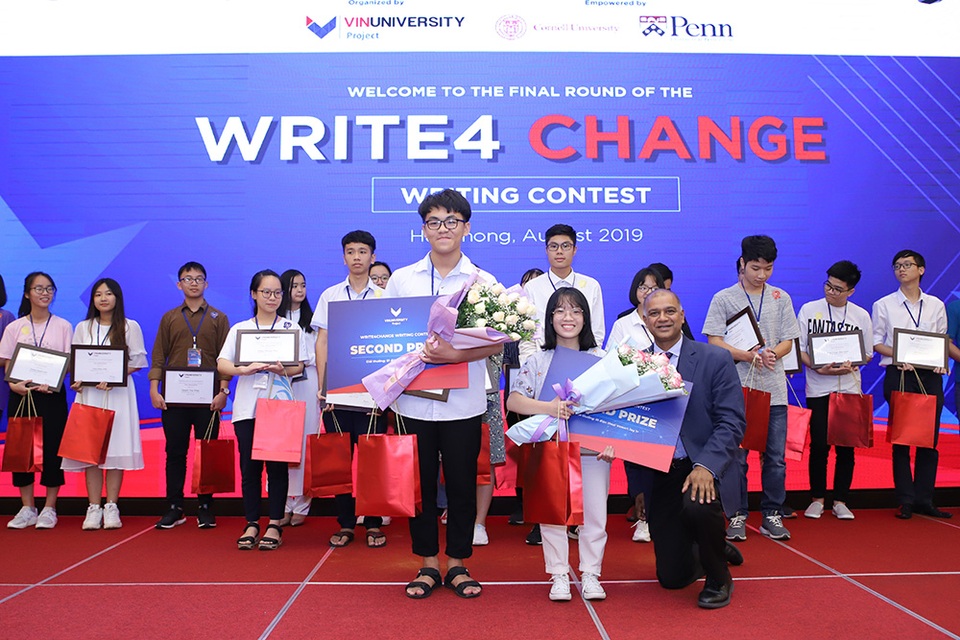 Nữ sinh Hà Nội giành giải Nhất cuộc thi viết luận bằng tiếng Anh Write4Change - 4 Nữ sinh Hà Nội giành giải Nhất cuộc thi viết luận bằng tiếng Anh Write4Change - 4