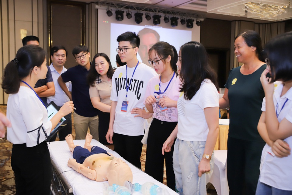 Nữ sinh Hà Nội giành giải Nhất cuộc thi viết luận bằng tiếng Anh Write4Change - 6 Nữ sinh Hà Nội giành giải Nhất cuộc thi viết luận bằng tiếng Anh Write4Change - 6