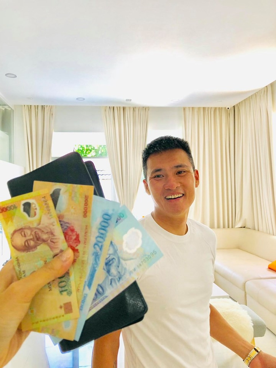 Thủy Tiên thấm thía “kiếp đẻ thuê”, Mạc Anh Thư “cay cú” con gái chỉ viết về ba - 2 Thủy Tiên thấm thía “kiếp đẻ thuê”, Mạc Anh Thư “cay cú” con gái chỉ viết về ba - 2