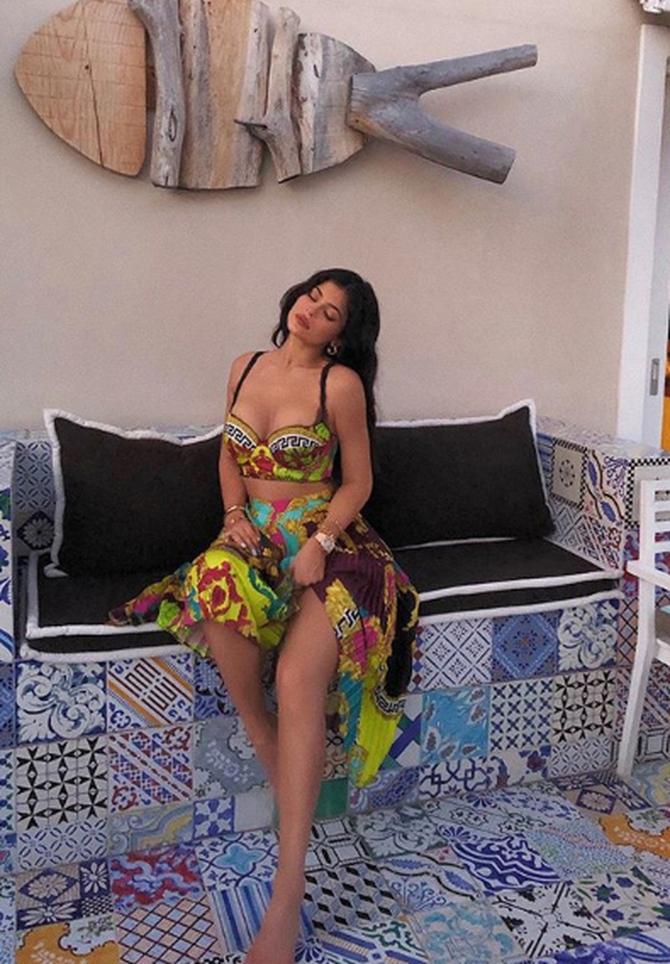 Kylie Jenner diện váy ngắn, khoe ngực đầy trên phố - 8 Kylie Jenner diện váy ngắn, khoe ngực đầy trên phố - 8