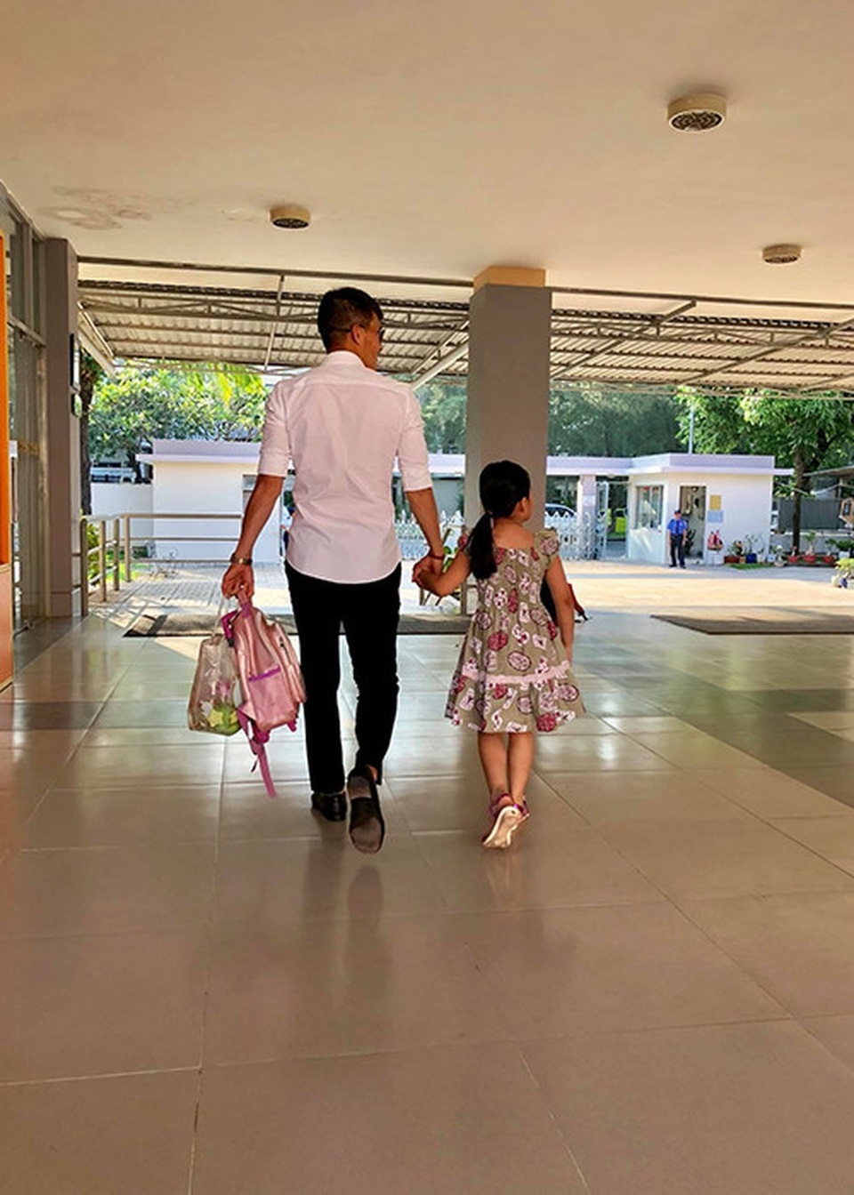 Thủy Tiên thấm thía “kiếp đẻ thuê”, Mạc Anh Thư “cay cú” con gái chỉ viết về ba - 3 Thủy Tiên thấm thía “kiếp đẻ thuê”, Mạc Anh Thư “cay cú” con gái chỉ viết về ba - 3