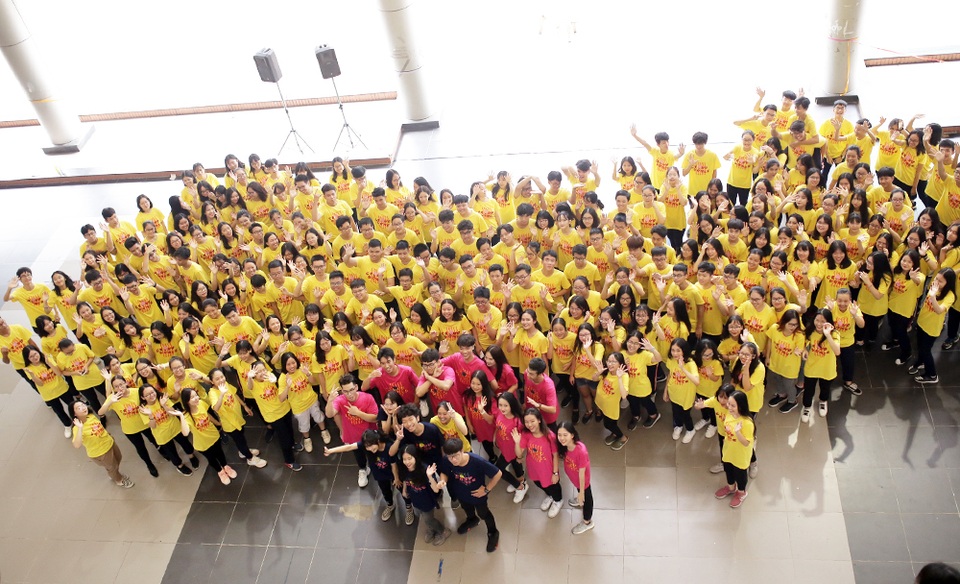 Top 10 Đại sứ trường Ams cùng nhảy flashmob đón tân binh - 10 Top 10 Đại sứ trường Ams cùng nhảy flashmob đón tân binh - 10