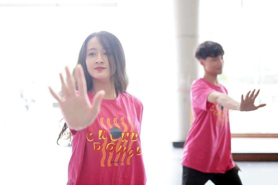 Top 10 Đại sứ trường Ams cùng nhảy flashmob đón tân binh - 2 Top 10 Đại sứ trường Ams cùng nhảy flashmob đón tân binh - 2