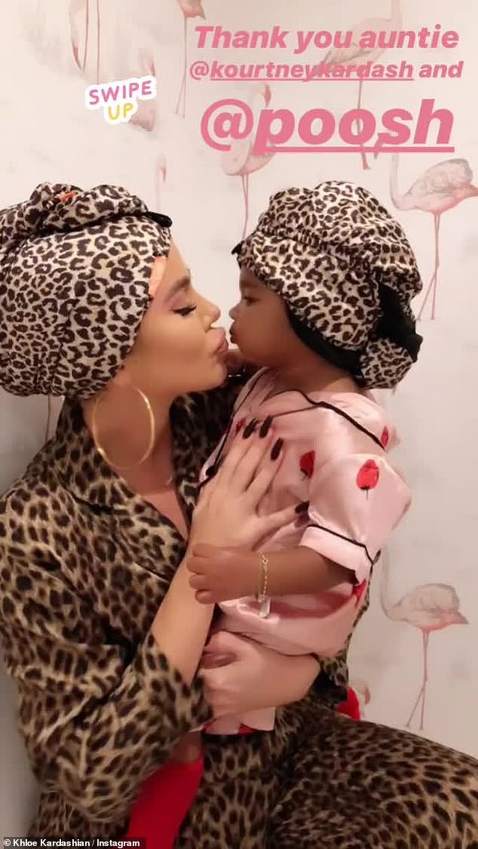 Kim Kardashian và em gái bốc lửa trên biển - 11 Kim Kardashian và em gái bốc lửa trên biển - 11