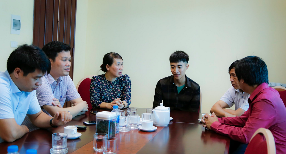Đại học Công nghiệp HN miễn phí toàn khóa học cho nam sinh “quyết” bỏ đại học đi làm thuê - 2 Đại học Công nghiệp HN miễn phí toàn khóa học cho nam sinh “quyết” bỏ đại học đi làm thuê - 2