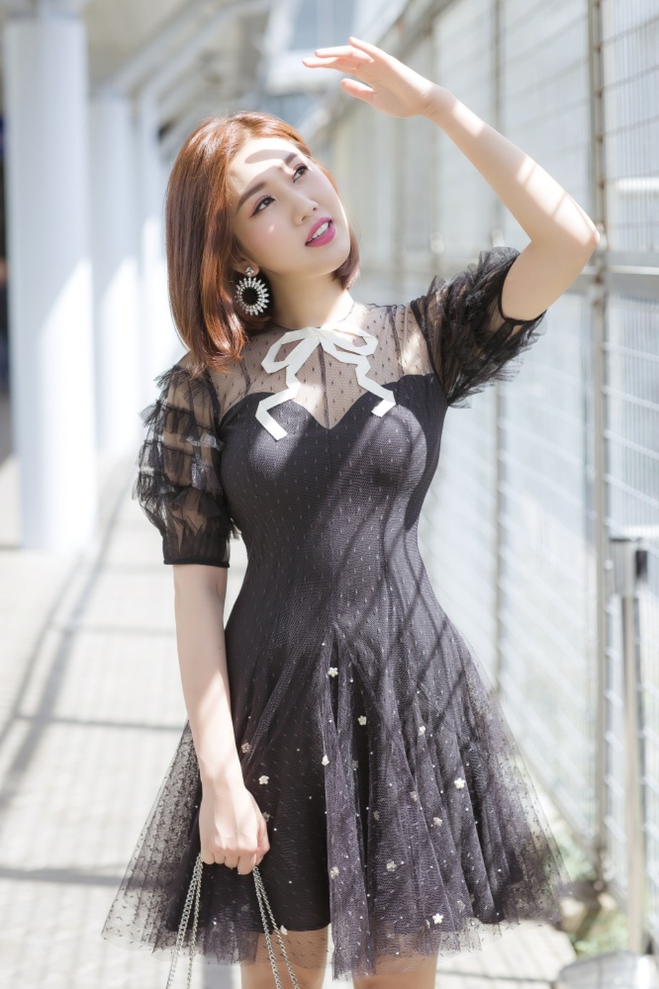 “Tình cũ” của Quốc Trường phanh áo khoe ngực đầy, eo thon như gái 18 - 8 “Tình cũ” của Quốc Trường phanh áo khoe ngực đầy, eo thon như gái 18 - 8